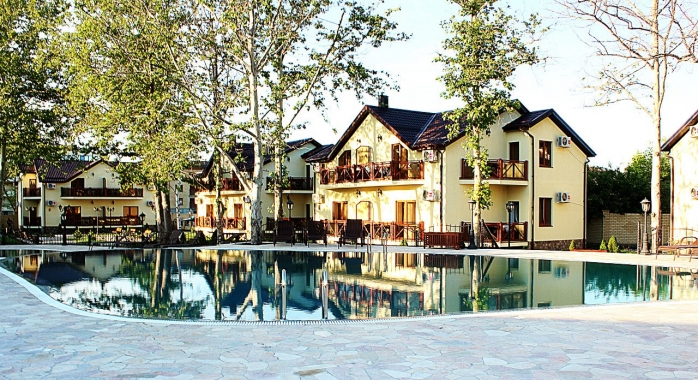 Платан Resort